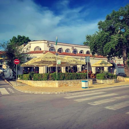 Sea Square Hotel Balchik Bagian luar foto