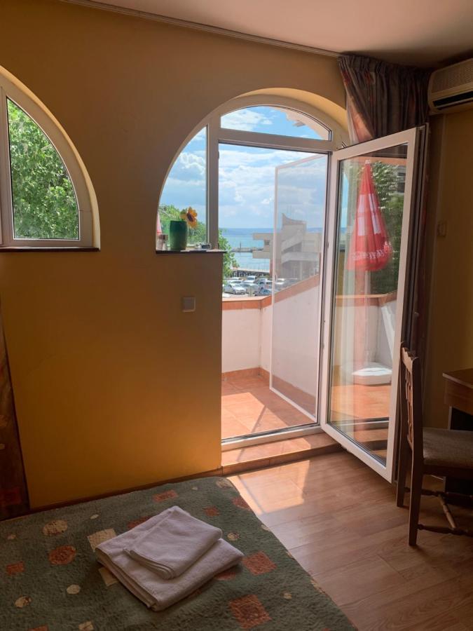 Sea Square Hotel Balchik Bagian luar foto