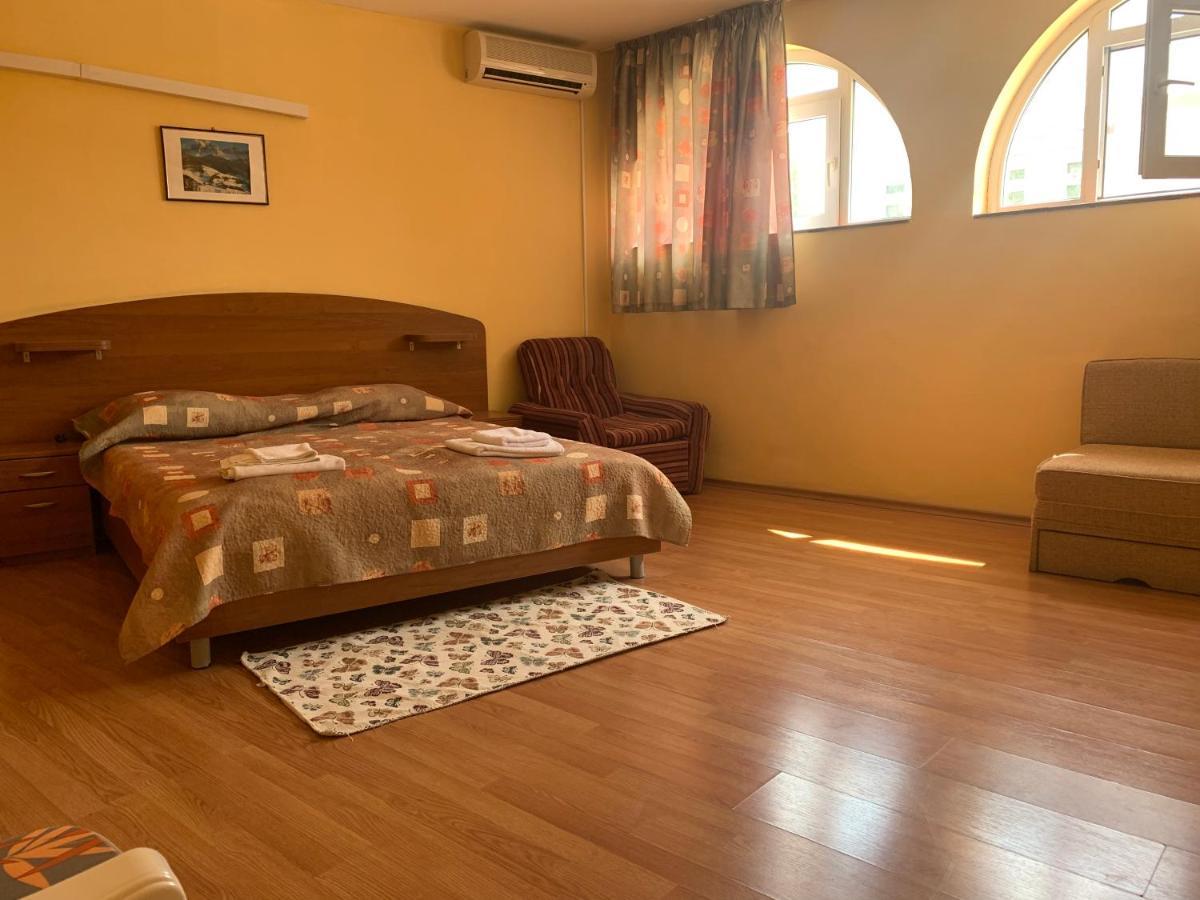 Sea Square Hotel Balchik Bagian luar foto