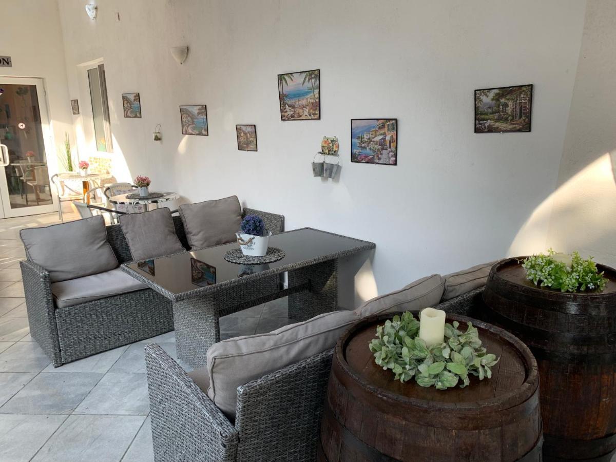 Sea Square Hotel Balchik Bagian luar foto