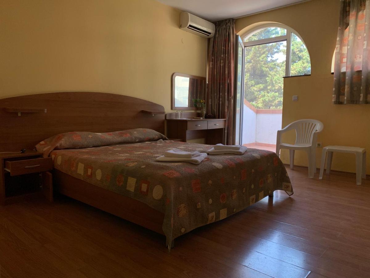 Sea Square Hotel Balchik Bagian luar foto
