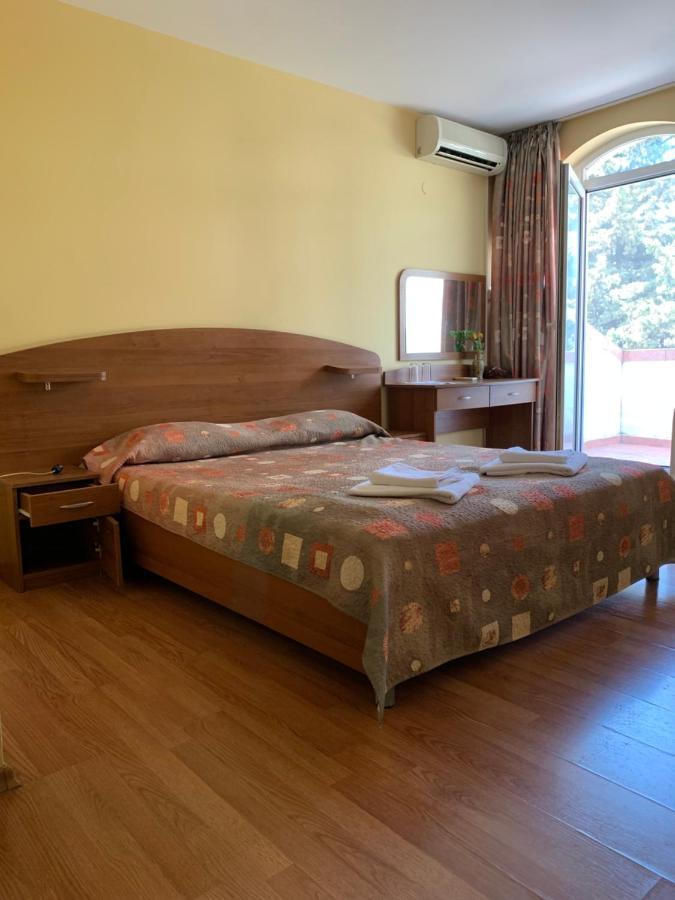 Sea Square Hotel Balchik Bagian luar foto
