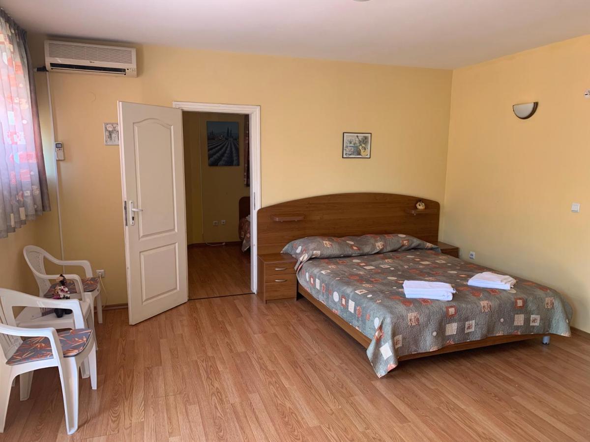 Sea Square Hotel Balchik Bagian luar foto