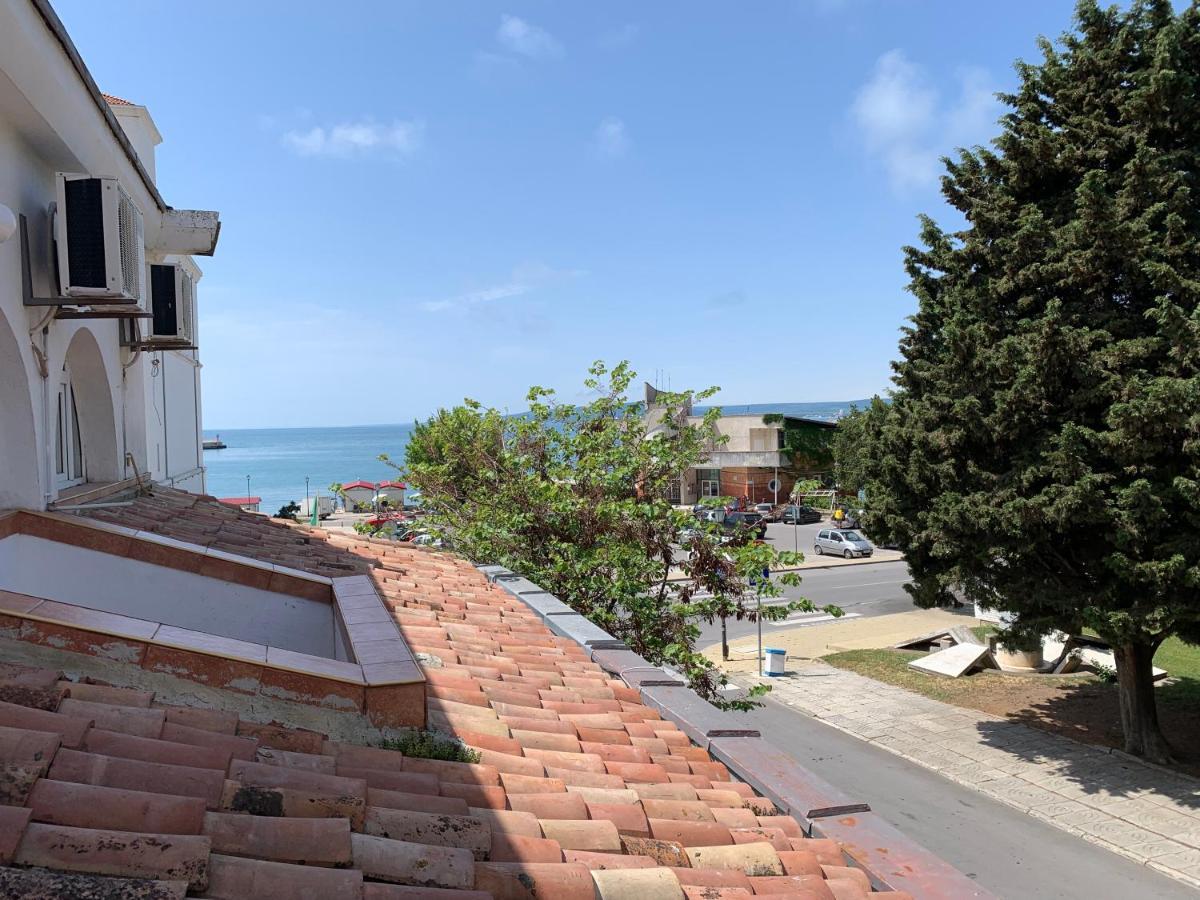 Sea Square Hotel Balchik Bagian luar foto
