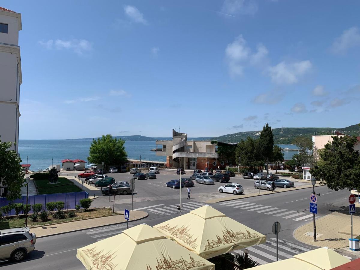 Sea Square Hotel Balchik Bagian luar foto