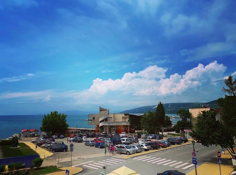 Sea Square Hotel Balchik Bagian luar foto
