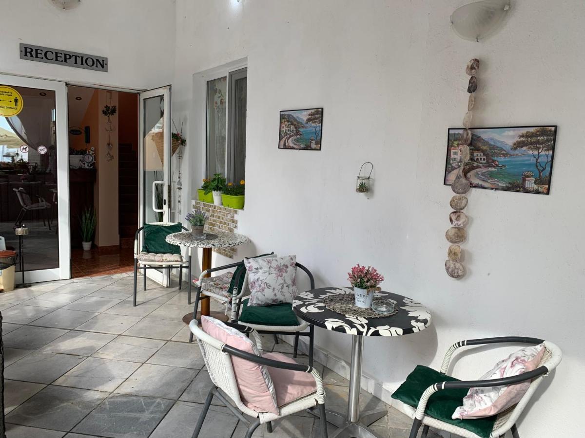 Sea Square Hotel Balchik Bagian luar foto